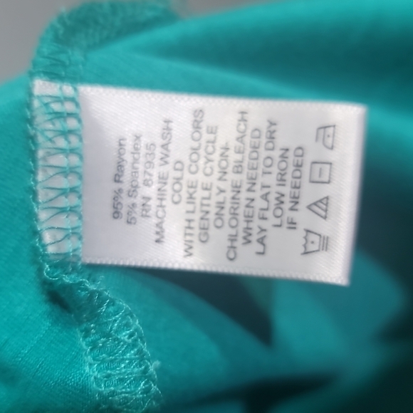 Logo by Lori Goldstein Slub Knit Asymmetrical Hem Top - Picture 6 of 9